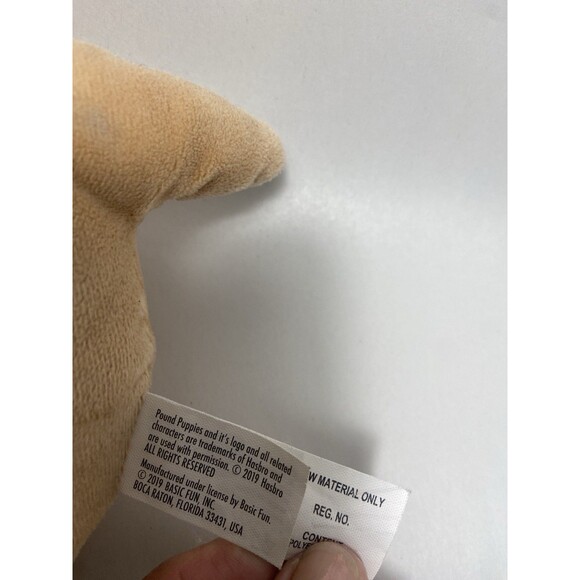2019 Basic Fun Tan and Black Large Pound Puppies Dog 18 in Stuffed Animal Plush - Picture 4 of 6